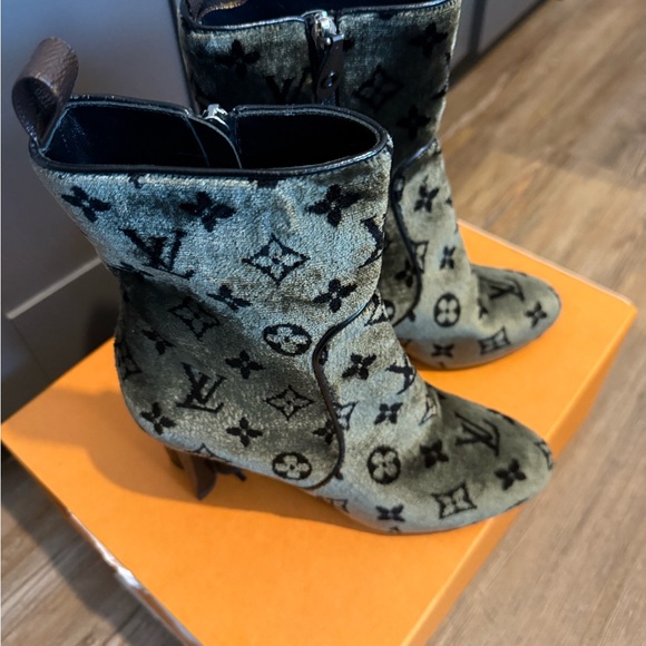 LOUIS VUITTON BOOTIES BRAND NEW SIZE 38 - Picture 3 of 3